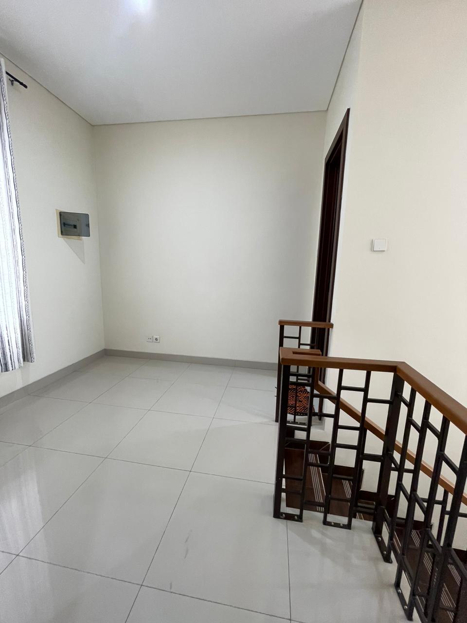 Rumah Disewakan Semi Furnished di Cluster Forest Green Lippo Cikarang